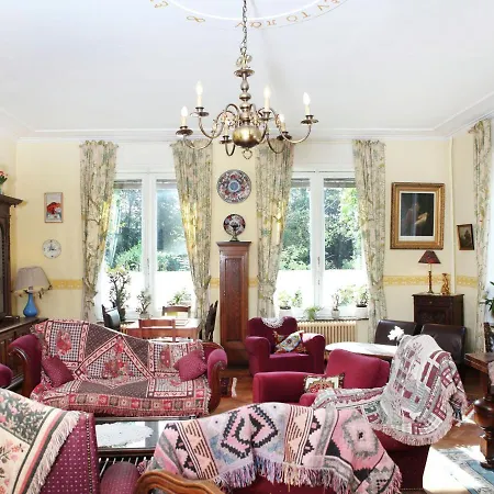 Comfortable Mansion In Doomkerke Near Forest Wijtstraat